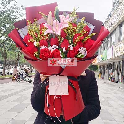 梅州19朵红玫瑰百合，与你幸福前行