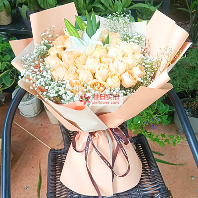 梅州33朵香槟玫瑰百合，心里永远是你