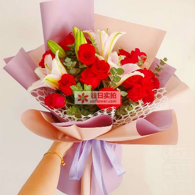梅州18朵红玫瑰百合，真情相守一生