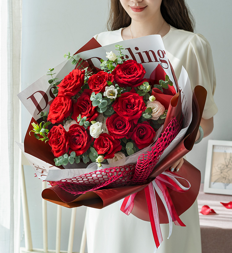梅州女朋友生日,送玫瑰花束合适还是百合花更好?
